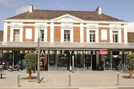 Façade de la gare de Vannes